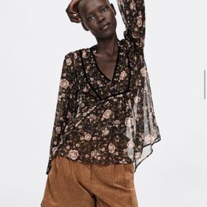 Floral print blouse like new!